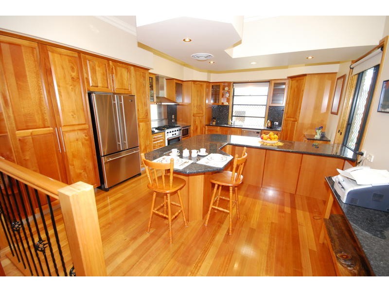 15 Barnes Court, Mount Crosby QLD 4306